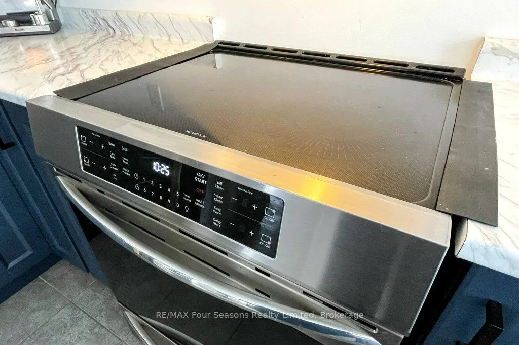 35 KIRBY Avenue, ON L9Y 3W8