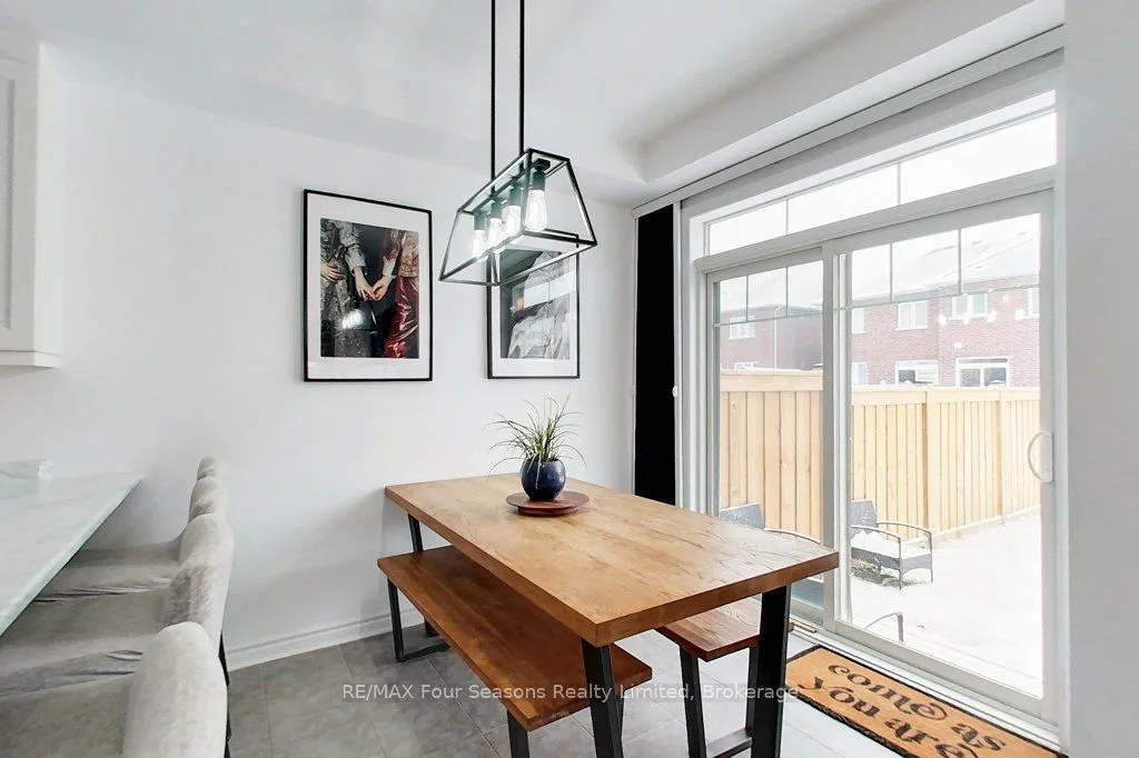 35 KIRBY Avenue, ON L9Y 3W8