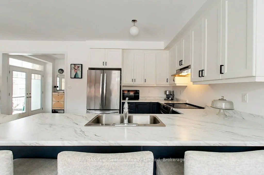 35 KIRBY Avenue, ON L9Y 3W8