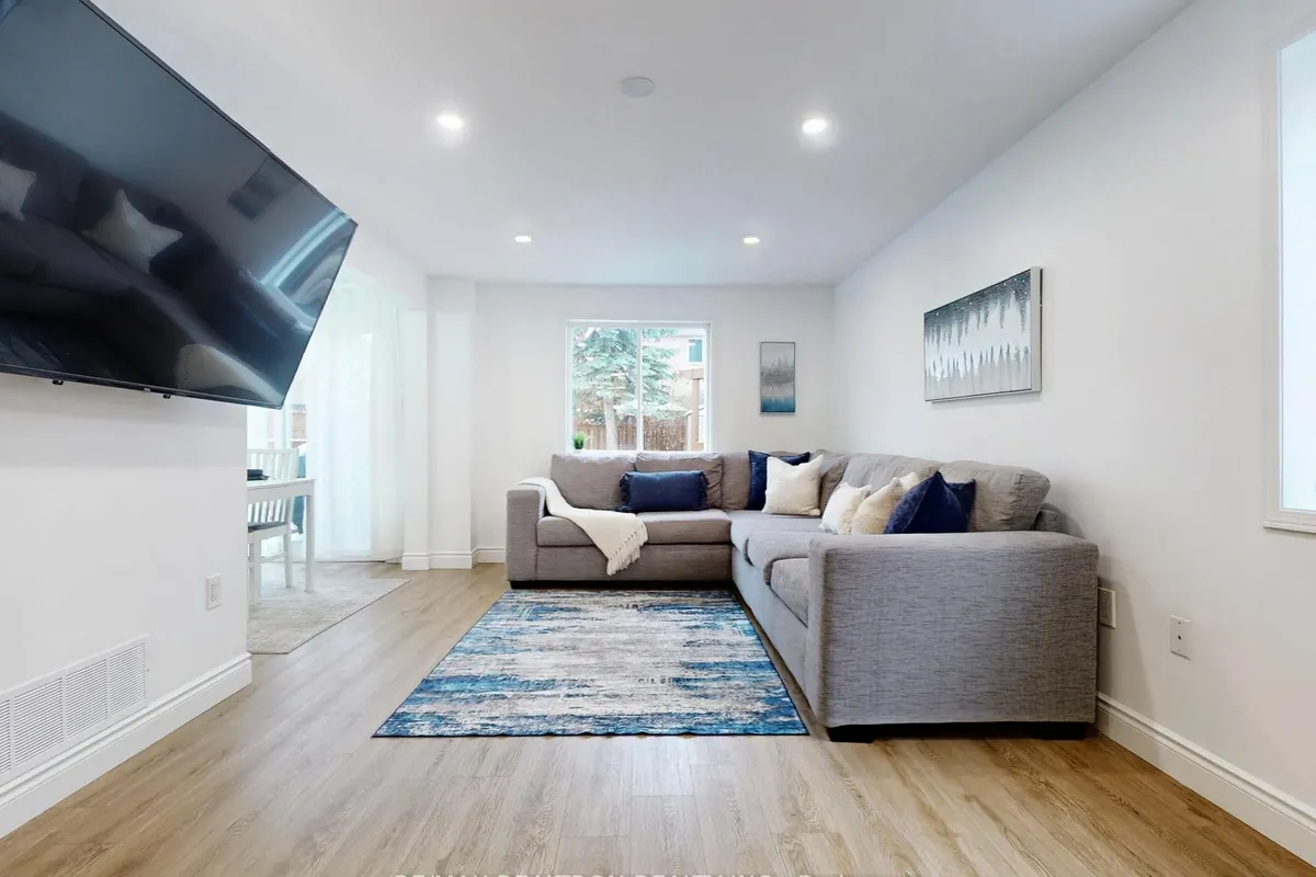 9 Booth Lane, ON L4N 0S5