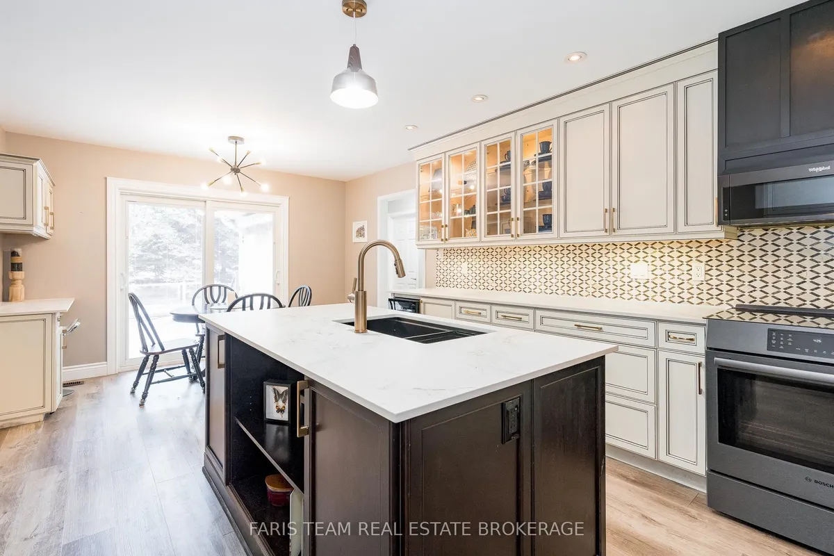 6 Meadowbrook Boulevard, ON L9M 0M2