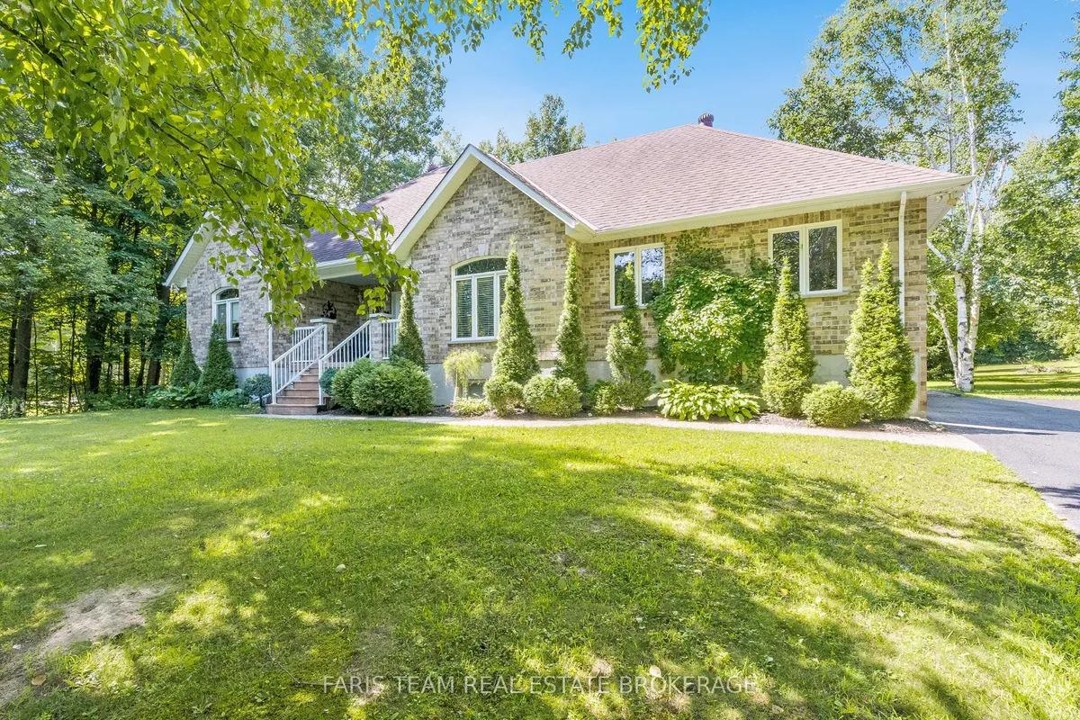 6 Meadowbrook Boulevard, ON L9M 0M2