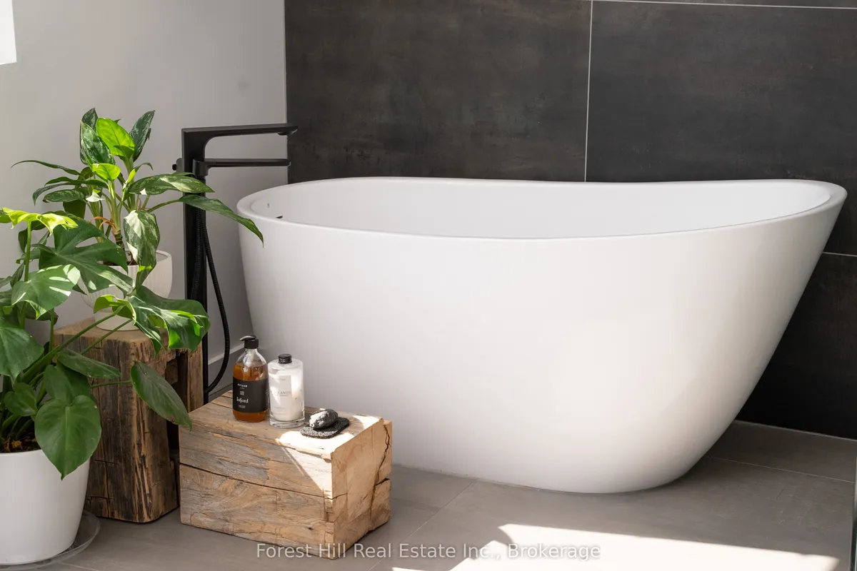 854 Sixth Street, ON L9Y 3Y9