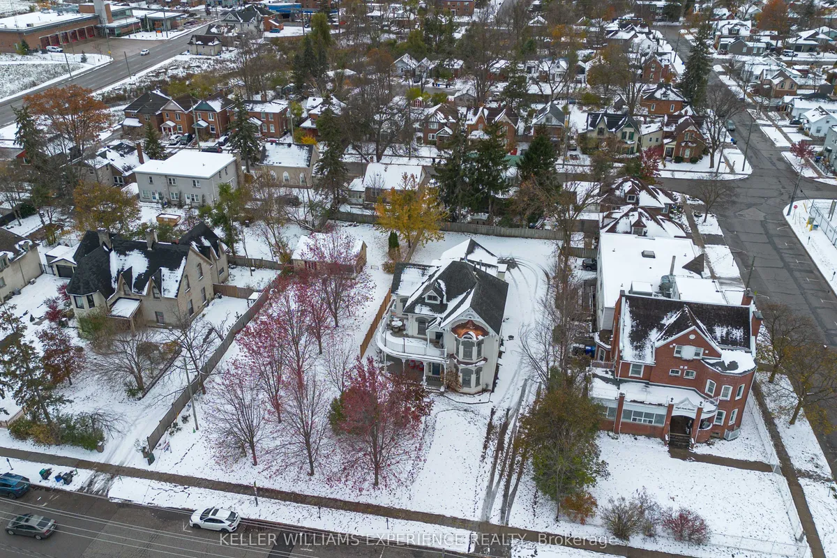 72 High Street, ON L4N 1W4