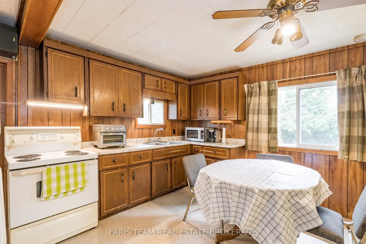 13 Arthur Street, ON L9Y 3Z1