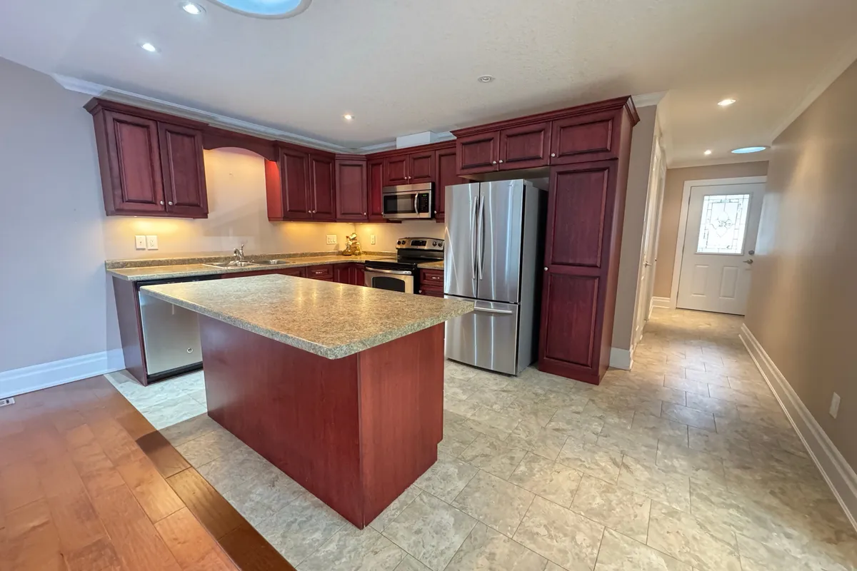 31 Garden Grove Crescent, ON L9Z 0E6