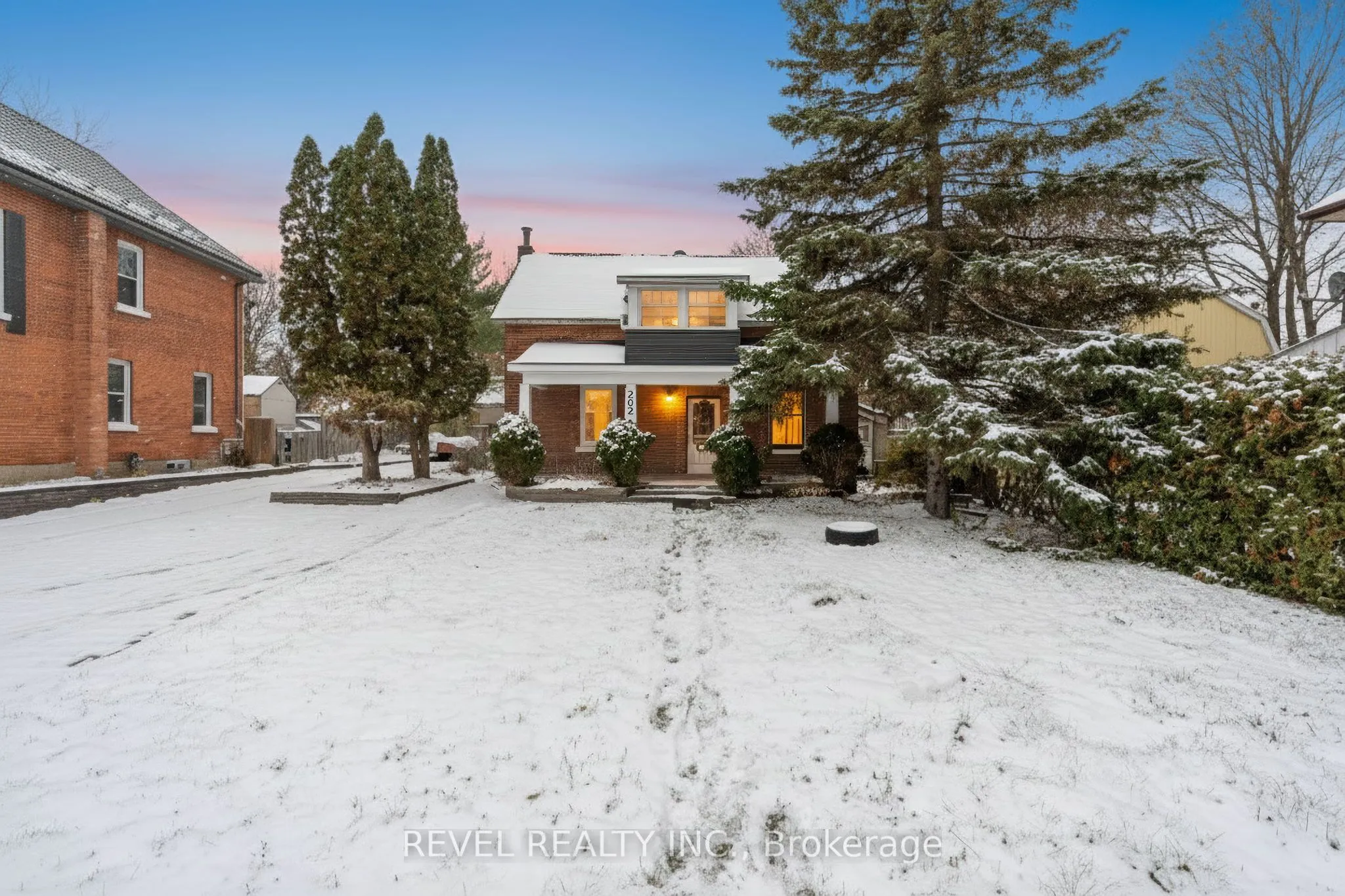 202 Bradford Street, ON L4N 3B6