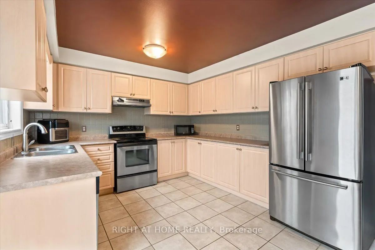 7 Michael Crescent, ON L4M 6Y9