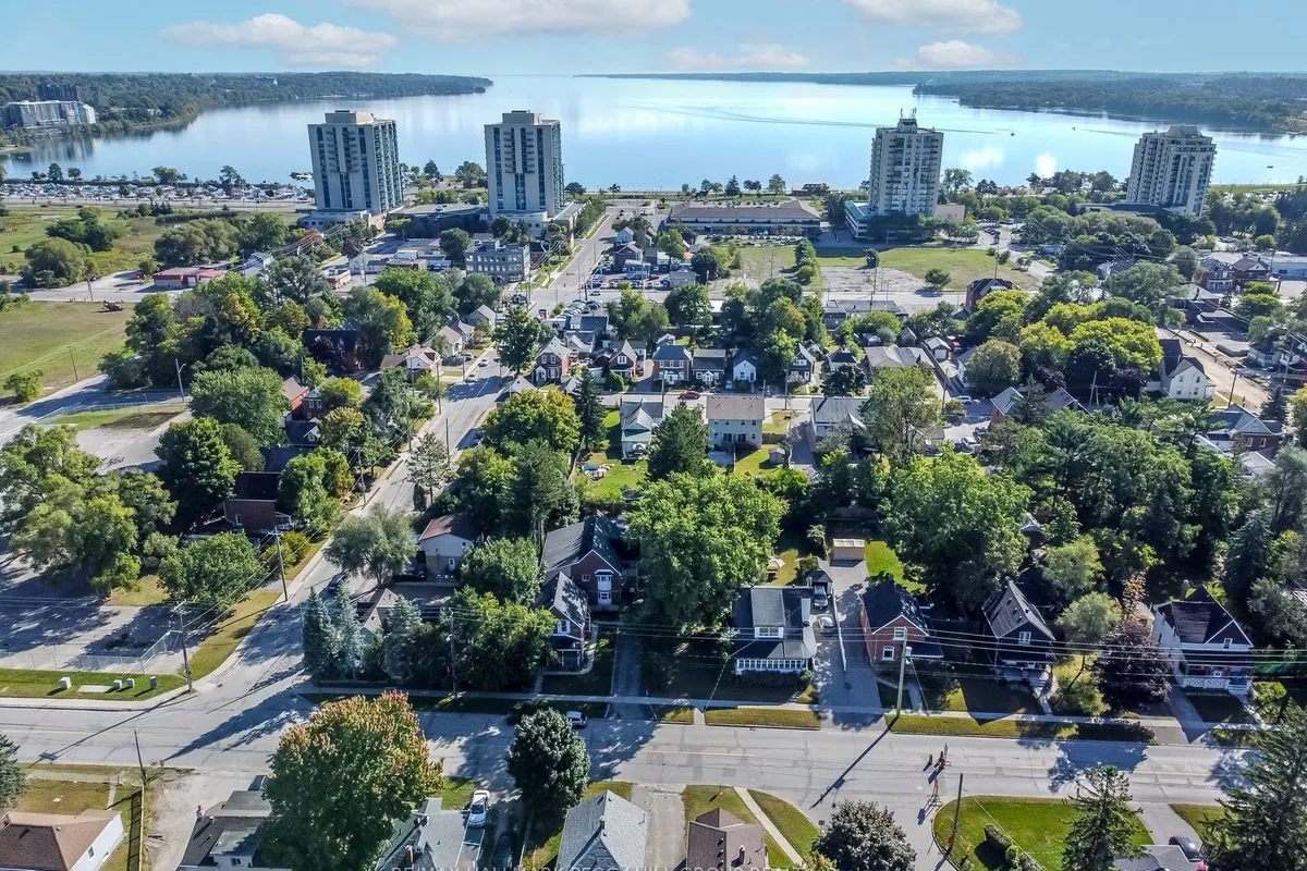 81 Innisfil Street, ON L4N 3E3