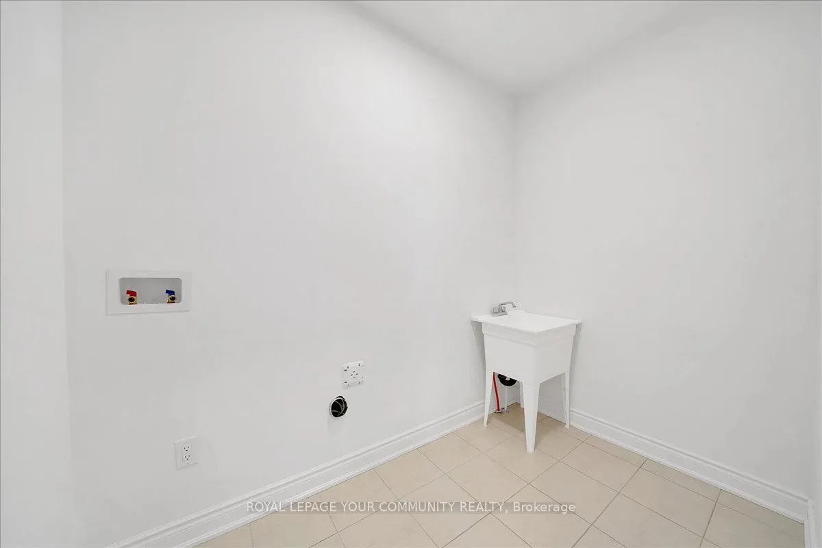 14 Lisa Street, ON L9E 0K8