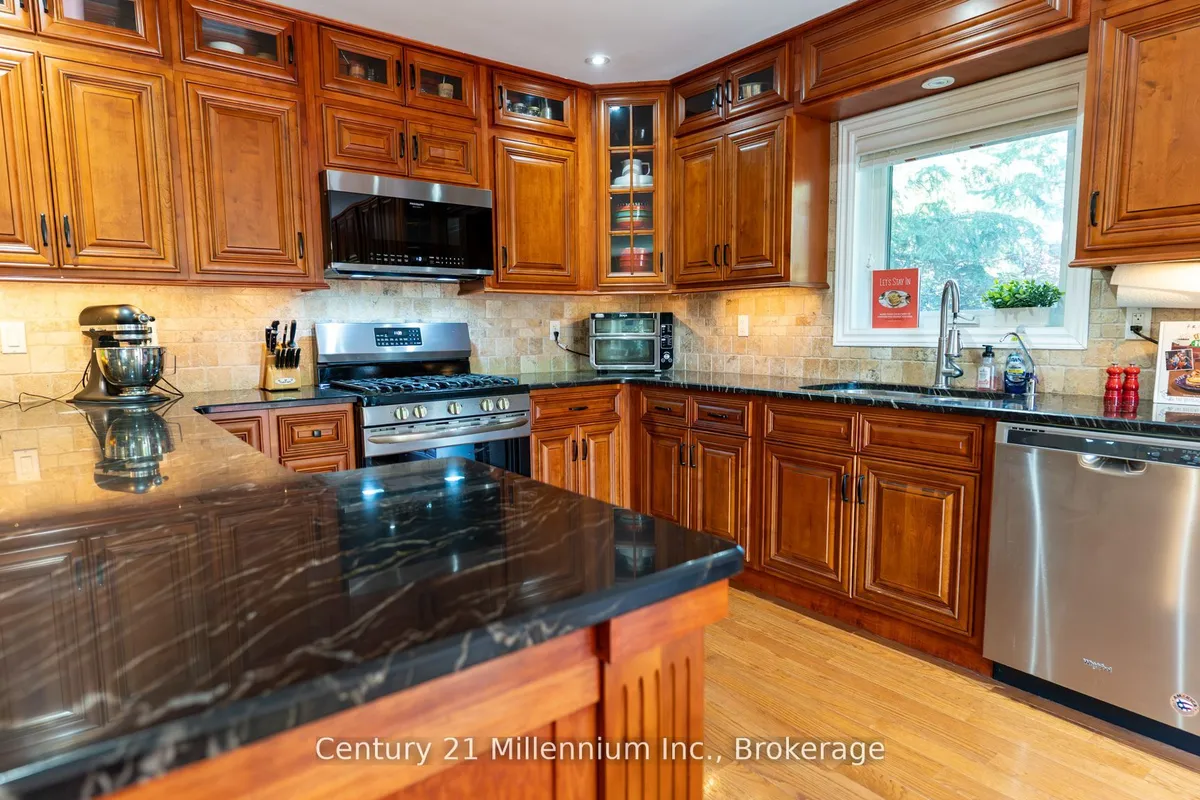 5 Sugar Maple Lane, ON L9Z 1P4