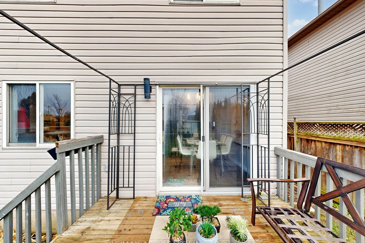 6 Aconley Court, ON L4M 7B3