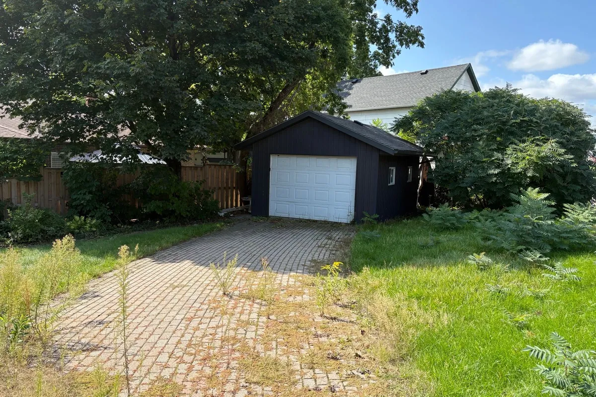 253 Dunlop Street, ON L4M 1B6