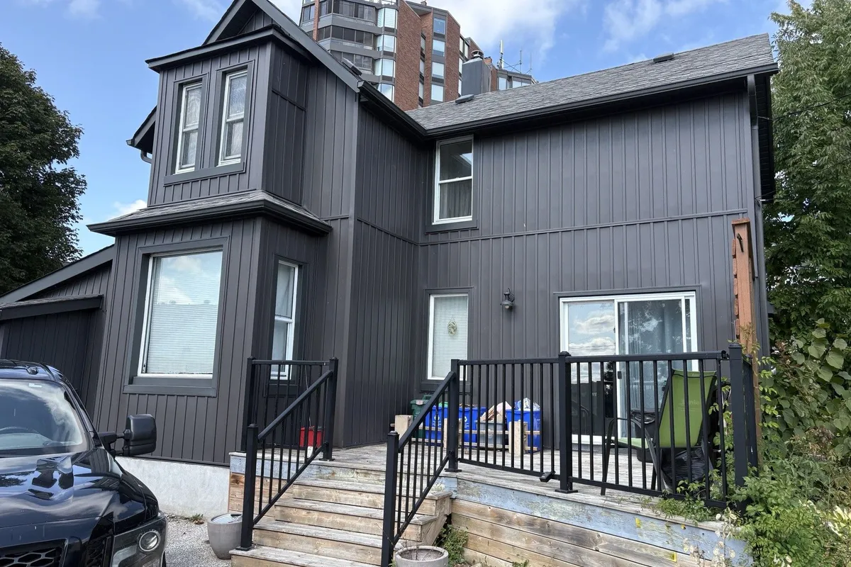 253 Dunlop Street, ON L4M 1B6