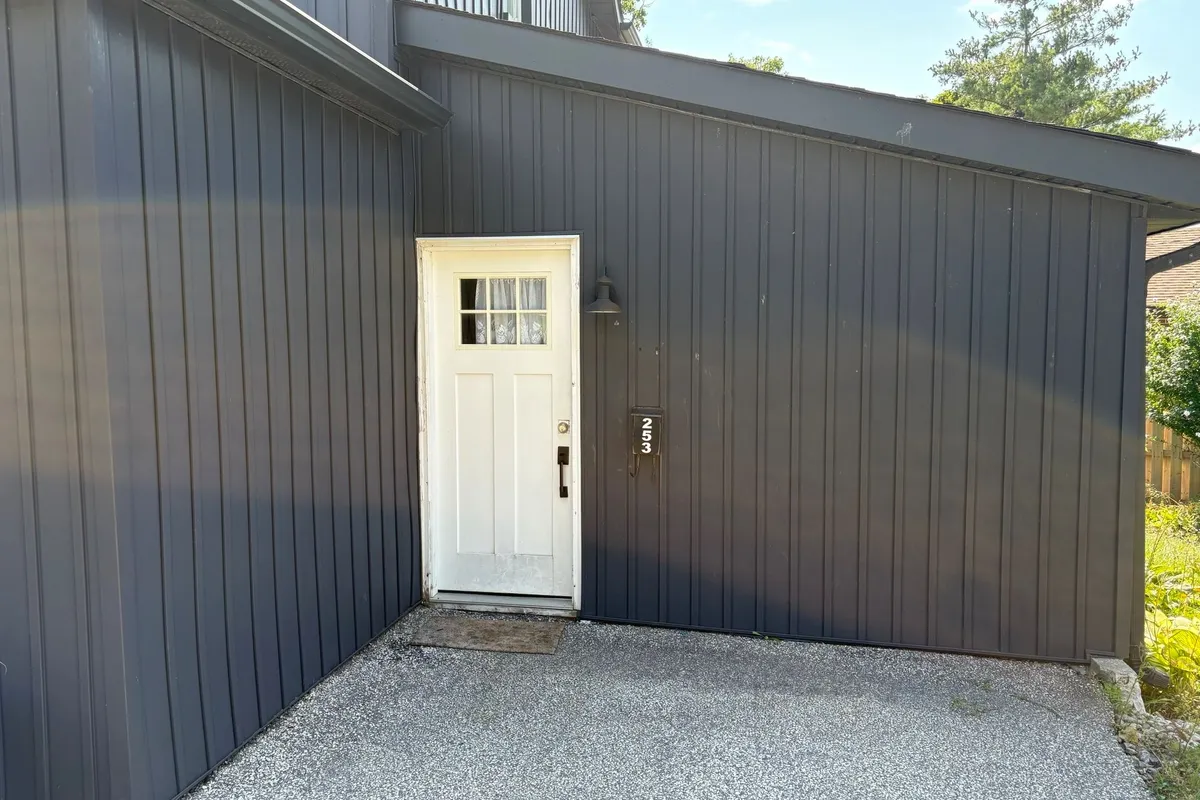 253 Dunlop Street, ON L4M 1B6