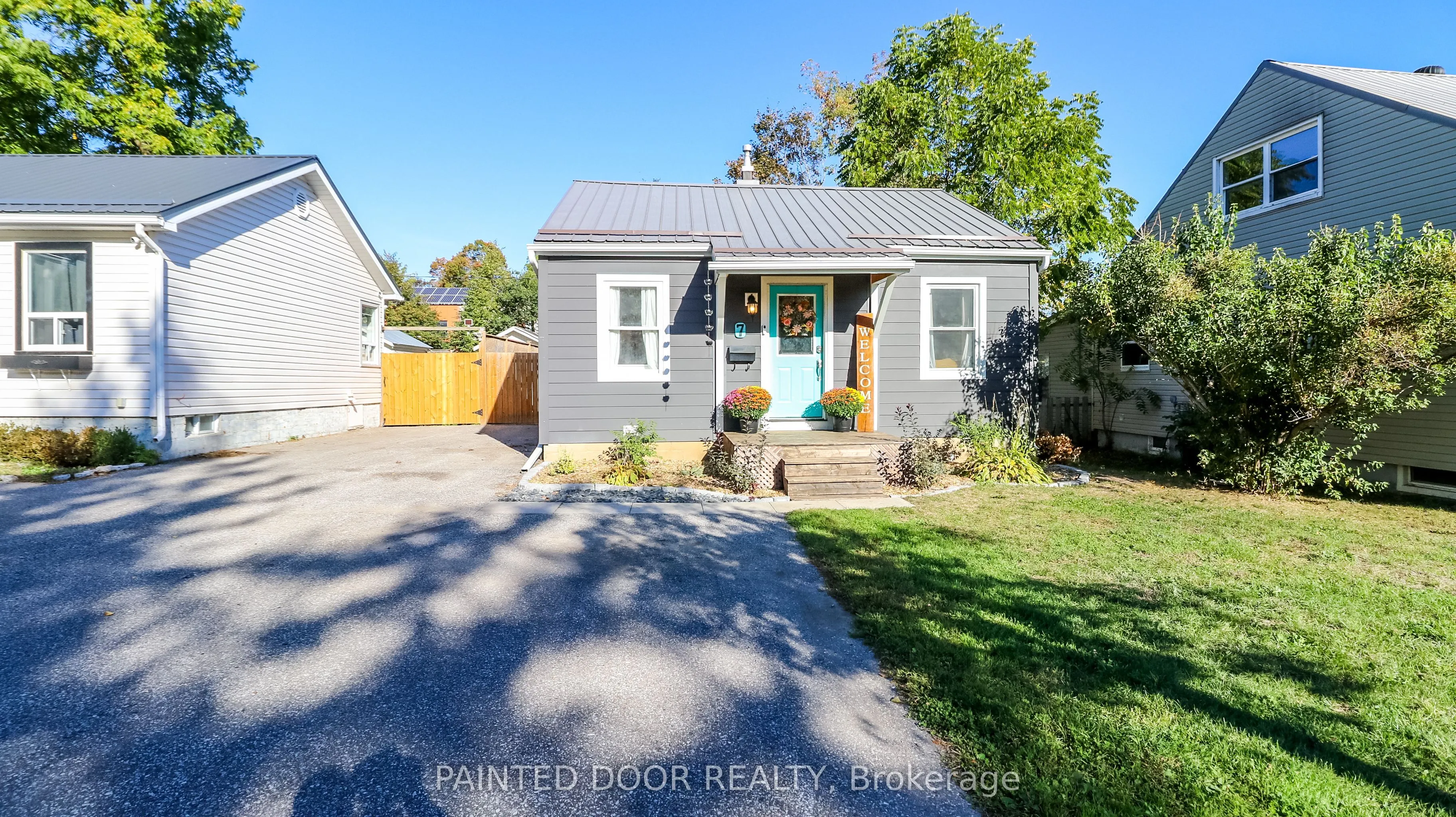 Detached 2 bedroom 1 bathroom at 7 Albany Avenue in Orillia - MLS# S12579372