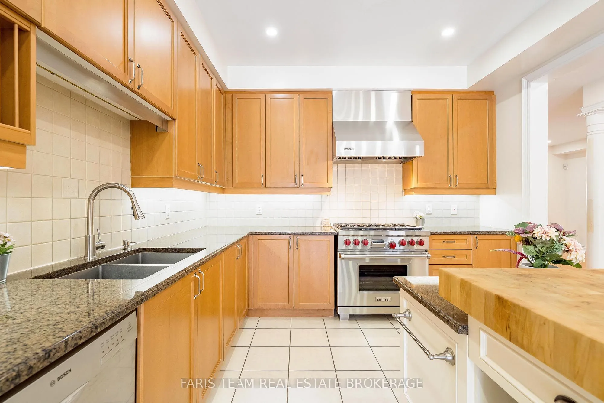 Detached 5 bedroom 5 bathroom at 146 Sandringham Drive in Barrie - MLS# S12596706