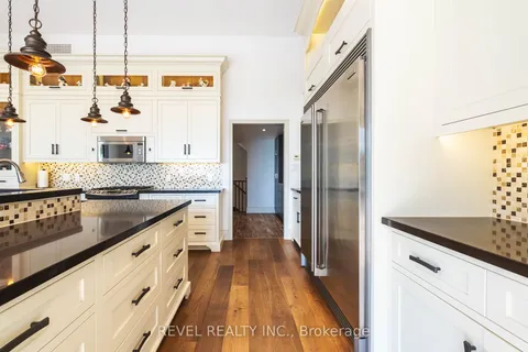 183 Lakeshore Rd, Oro-Medonte, ON L0L 2E0