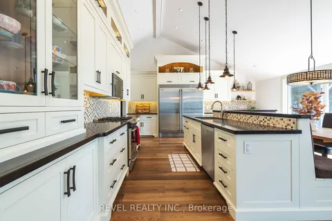 183 Lakeshore Rd, Oro-Medonte, ON L0L 2E0