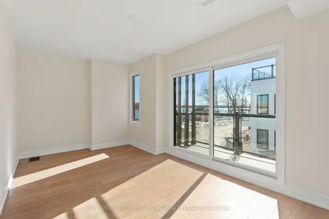 19 Mariner&apos;s Pier Way, Orillia, ON L3V 8P4