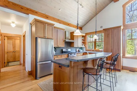 3 Robertson Crt, Clearview, ON L9Y 3Y9