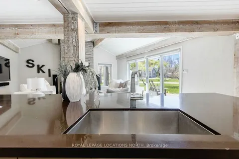 15 Newton Way, Clearview, ON L9Y 3Y9