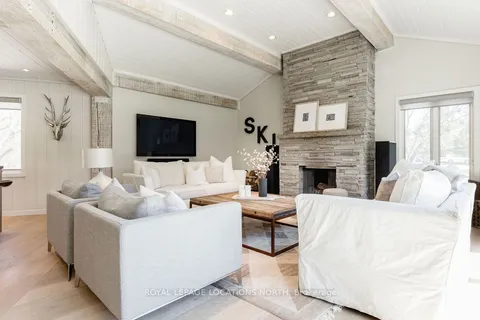 15 Newton Way, Clearview, ON L9Y 3Y9
