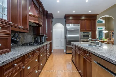 5 Timber Crt, Springwater, ON L0L 0H7
