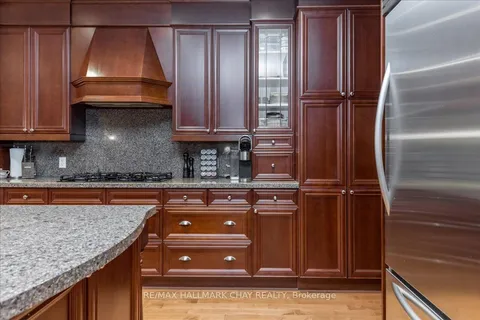 5 Timber Crt, Springwater, ON L0L 0H7