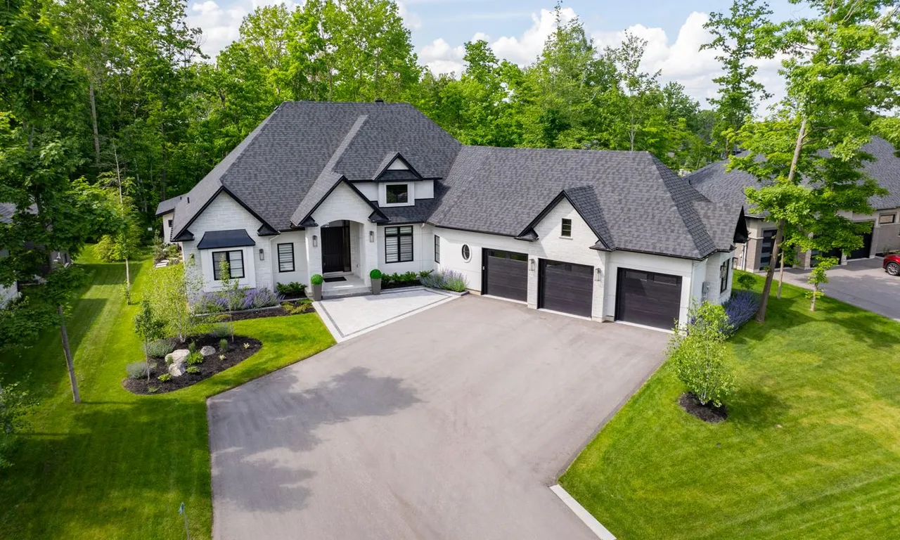 28 Byers St, Springwater, ON L9X 2A3