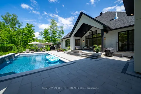 28 Byers St, Springwater, ON L9X 2A3