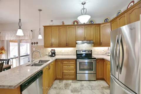 37 Tona Tr, Wasaga Beach, ON L9Z 0A5