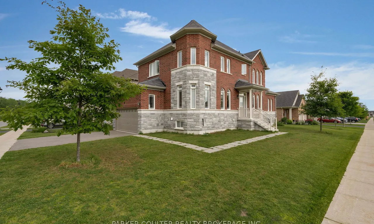 52 Pearl St, Wasaga Beach, ON L9Z 0G8
