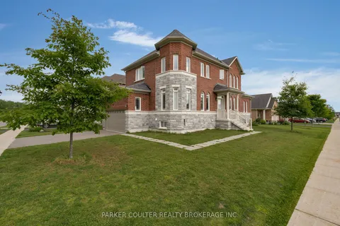 52 Pearl St, Wasaga Beach, ON L9Z 0G8
