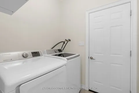 52 Pearl St, Wasaga Beach, ON L9Z 0G8