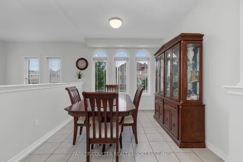 52 Pearl St, Wasaga Beach, ON L9Z 0G8