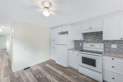 6 Carruthers St, Wasaga Beach, ON L9Z 1K2