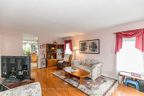 5 Pennsylvania Ave, Wasaga Beach, ON L9Z 3A8