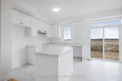 5 Carriage Lane, Wasaga Beach, ON L9Z 0L8