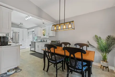 21 Luella Blvd, Springwater, ON L9X 0X1