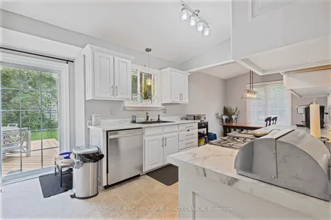 21 Luella Blvd, Springwater, ON L9X 0X1