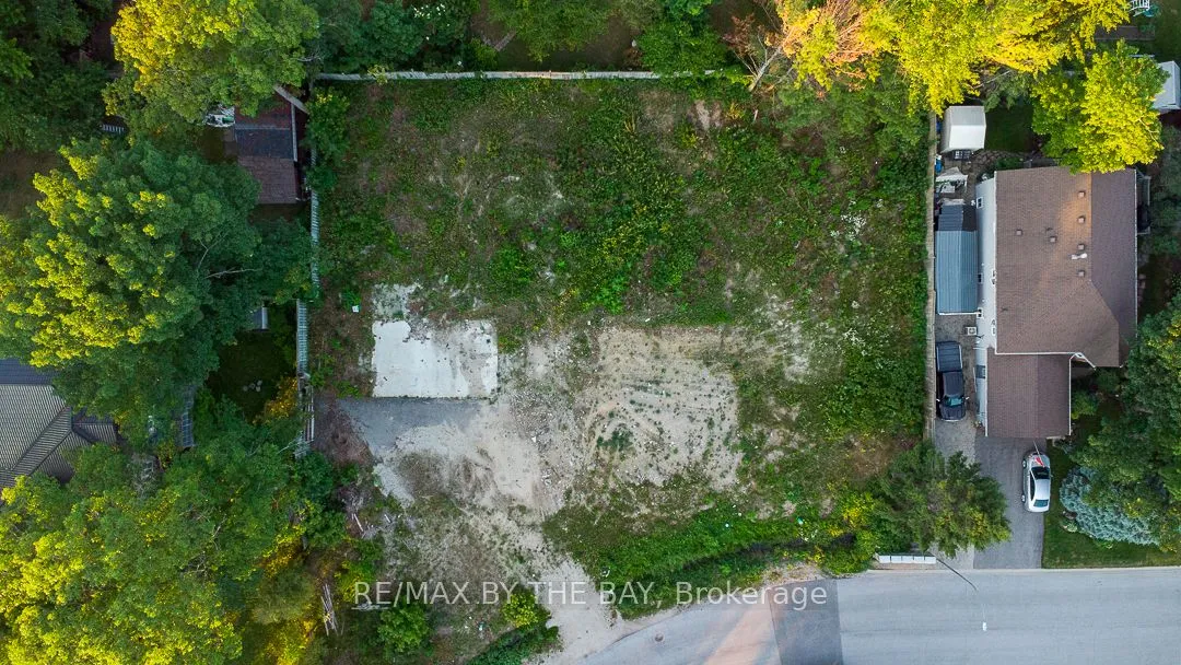 1 Riverdale Dr, Wasaga Beach, ON L9Z 1E9