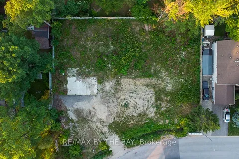 1 Riverdale Dr, Wasaga Beach, ON L9Z 1E9