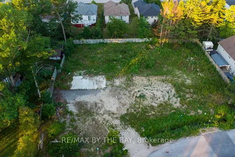 1 Riverdale Dr, Wasaga Beach, ON L9Z 1E9