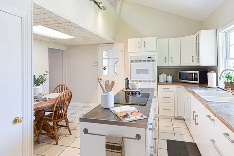 326 Crawford St, Orillia, ON L3V 1K1