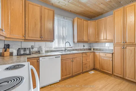 72 Henry St, Barrie, ON L4N 1C7