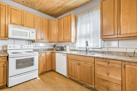 72 Henry St, Barrie, ON L4N 1C7