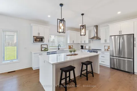 135 Plewes Dr, Collingwood, ON L9Y 5M4