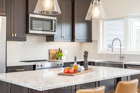 16 Gelderland Cres, Oro-Medonte, ON L0K 1E0