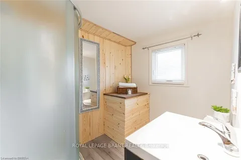 9296 Beachwood Rd, Collingwood, ON L9Y 3Z1